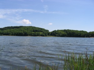 Lac de barrage de Pannecière-Chaumard