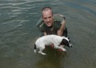 Ma fidèle compagne de pêche, toujour avec le poisson dans l'épuisette