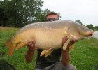 Le poisson est trop gros il cache le pêcheur :)