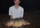 mon filleul kevin avec ma carpe de 17kg il a du mal a la tenir lol !!!!!