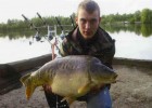 voici une carpe pecher sur un haut fond de sable 